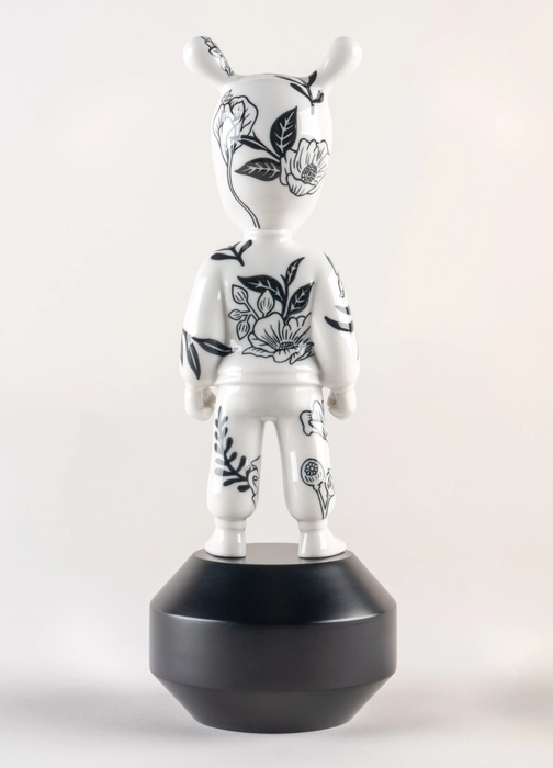 Lladro The Guest by Henn Kim Figurine. Small model. Numbered edition